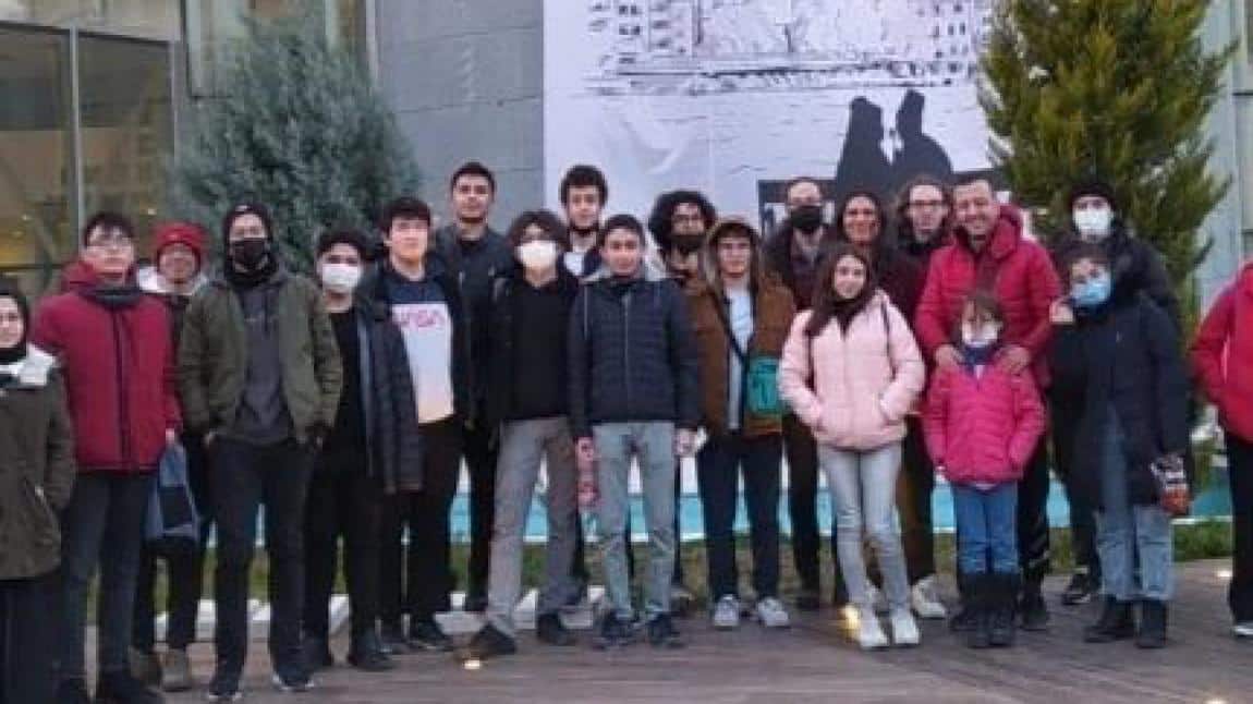Öğrencilerimizle birlikte İzmir Devlet  Tiyatrosu'ndaydık.