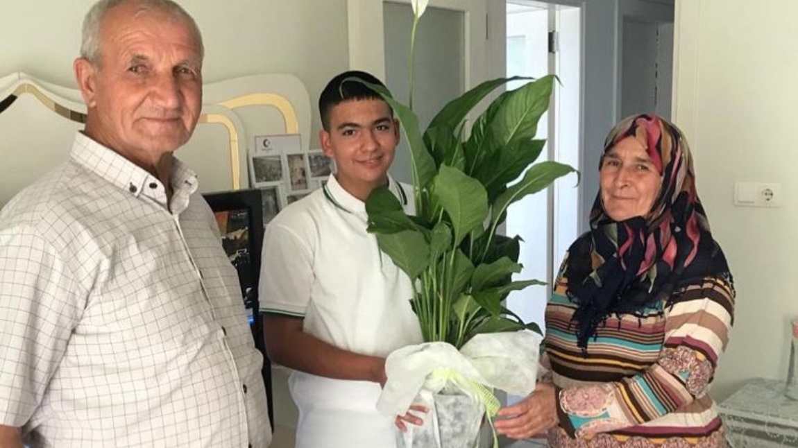 Pansiyonumuza ismini veren Şehidimiz Mehmet TUNCAY'ın ailesini ziyaret ettik